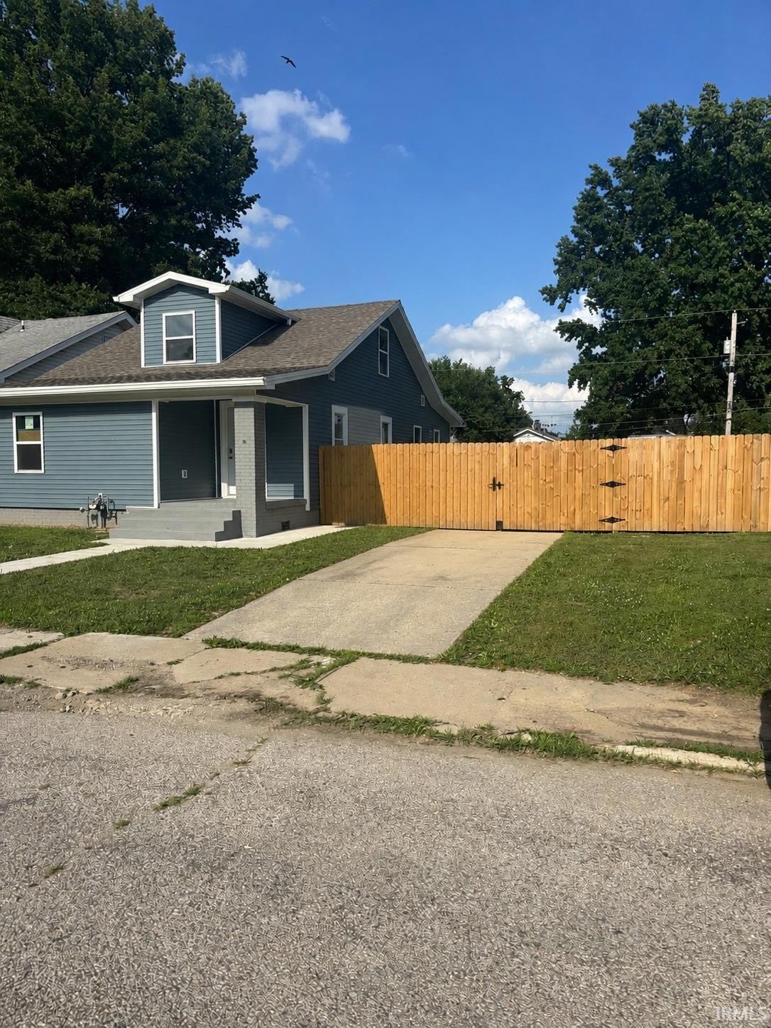 Single Family 4BR 2BA - 1612 S Fares Avenue, Evansville, IN