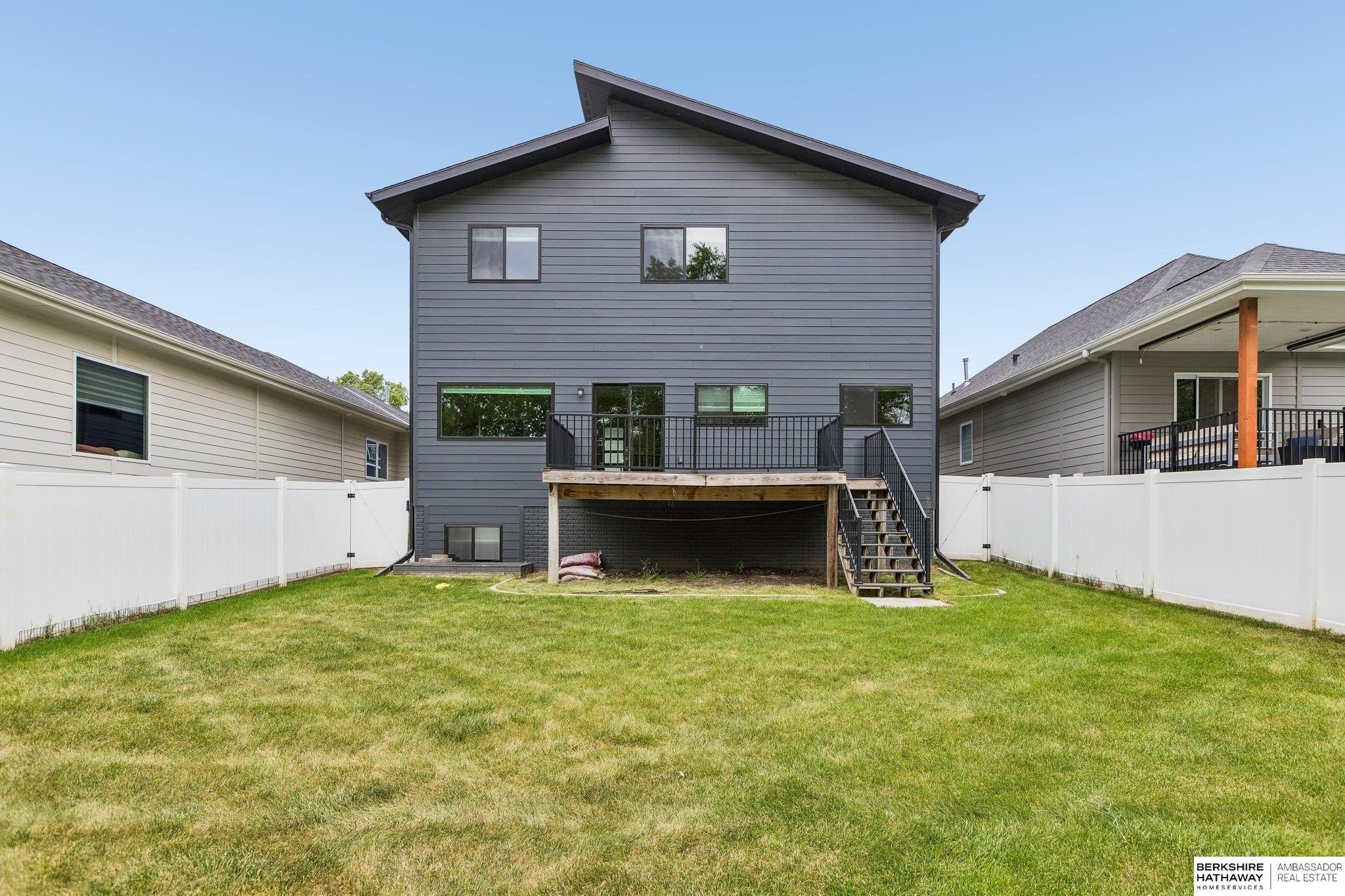 Single Family 4BR 4BA - 459 N Allen Street, Bennington, NE