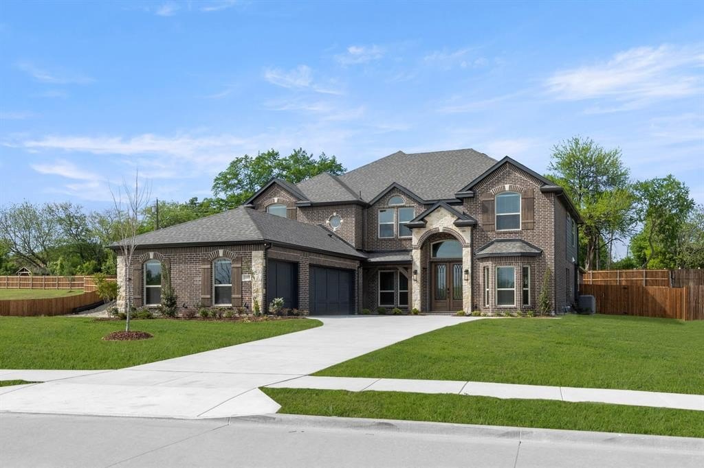 Single Family 6BR 4BA - 1115 Willow Lake Drive, DeSoto, TX