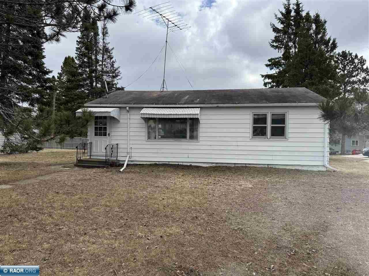 Single Family 2BR 2BA - 512 Memorial Dr, Buhl, MN