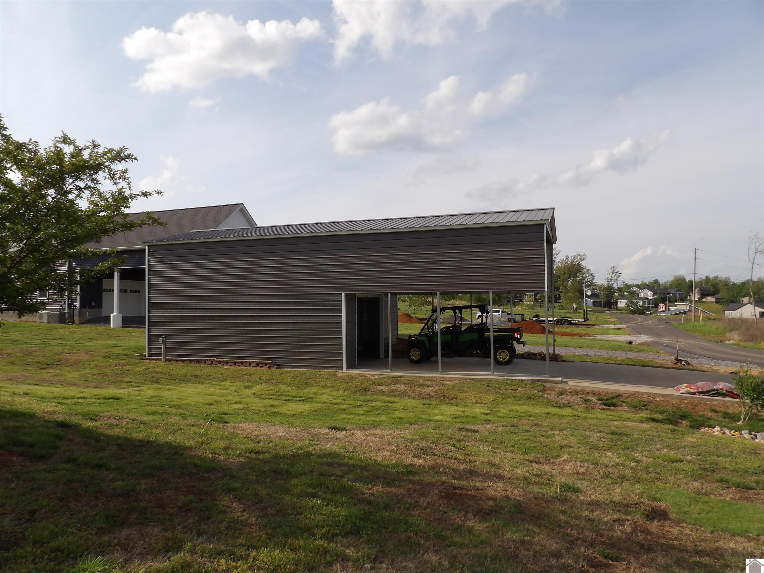 Single Family 4BR 2BA - 6212 Moors Camp Hwy, Gilbertsville, KY