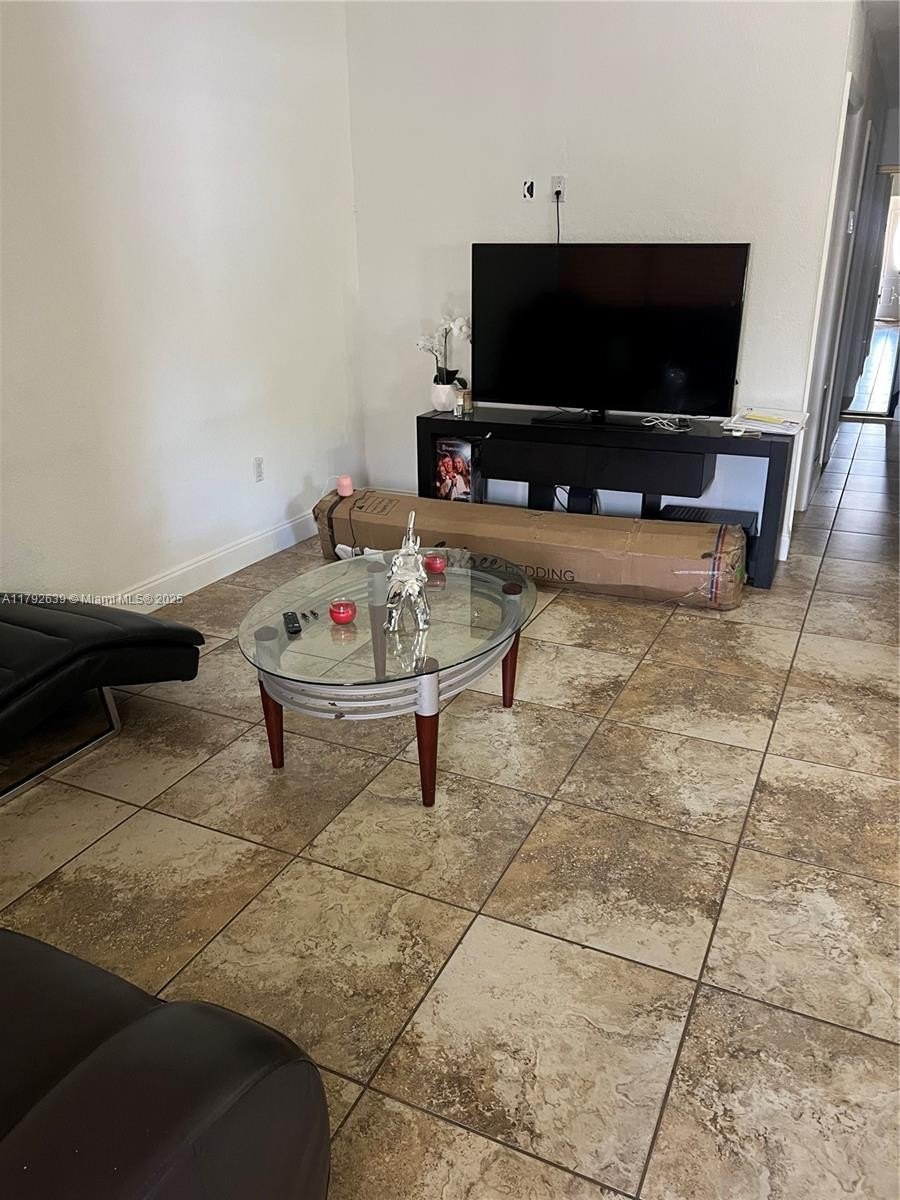 Single Family 3BR 2BA - 6725 SW 137th Ct, Miami, FL