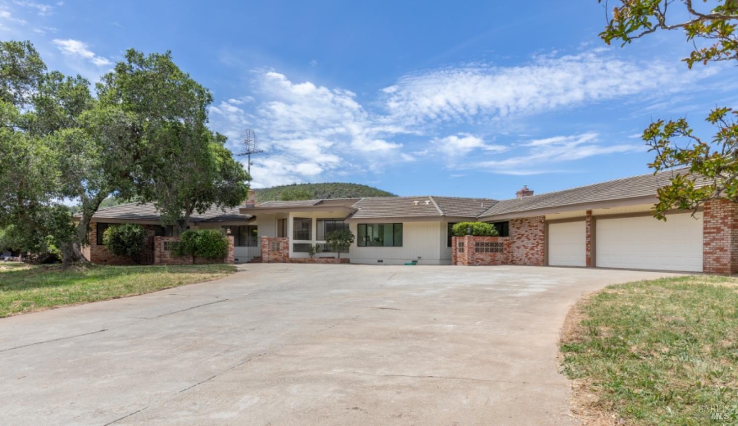Single Family 4BR 4BA - 7490 Wild Horse Valley Road, Napa, CA