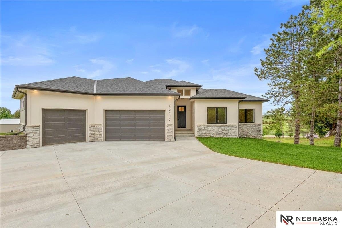 Single Family 5BR 3BA - 18400 Nicholas Road, Plattsmouth, NE