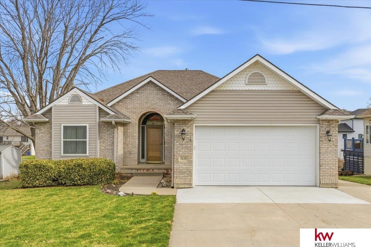 Single Family 3BR 3BA - 1138 Beaver Lake Boulevard, Plattsmouth, NE