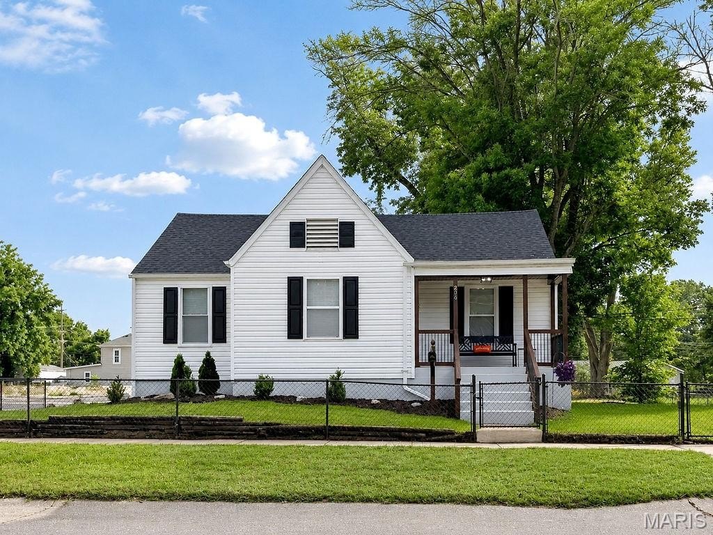 Single Family 3BR 1BA - 206 E Clement Street, De Soto, MO
