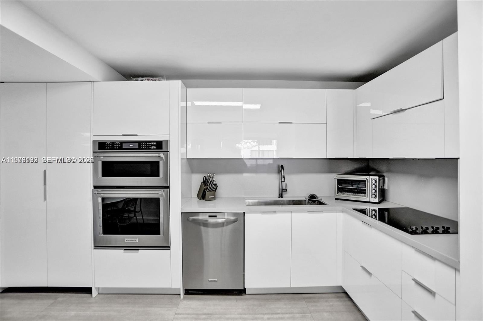 Condo 2BR 2BA - 2500 Parkview Dr, Hallandale Beach, FL