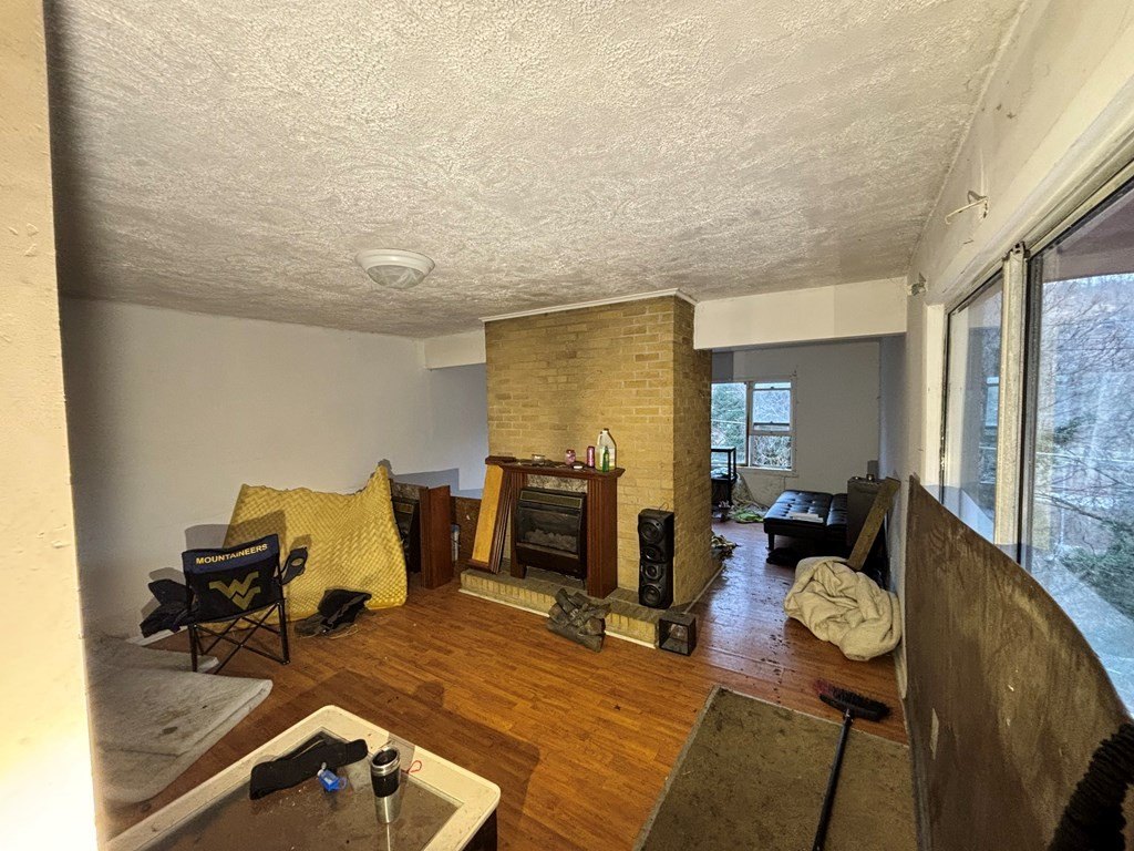 Single Family 5BR 1BA - 1321 Lind Street, Wheeling, WV