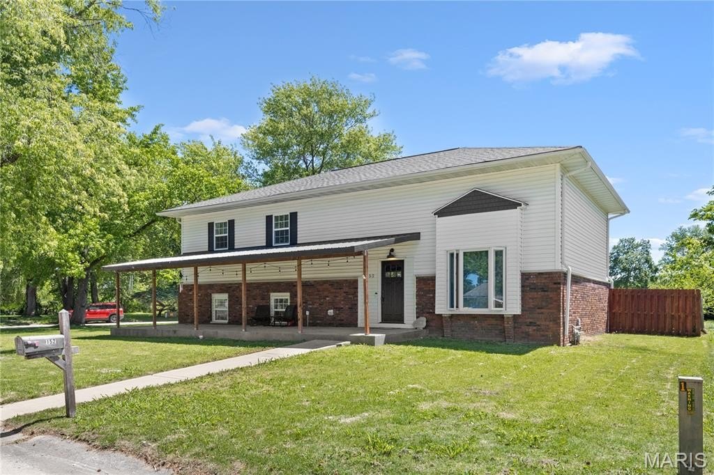 Single Family 4BR 3BA - 152 Arlington Drive, Granite City, IL