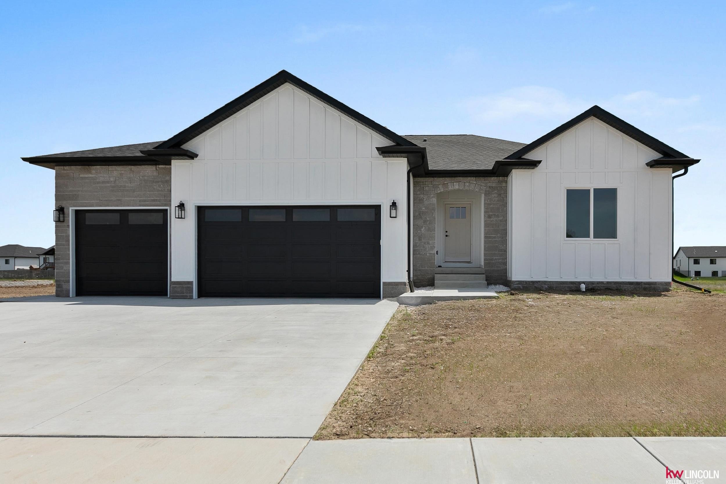 Single Family 5BR 3BA - 1001 W Santa Clara Street, Lincoln, NE