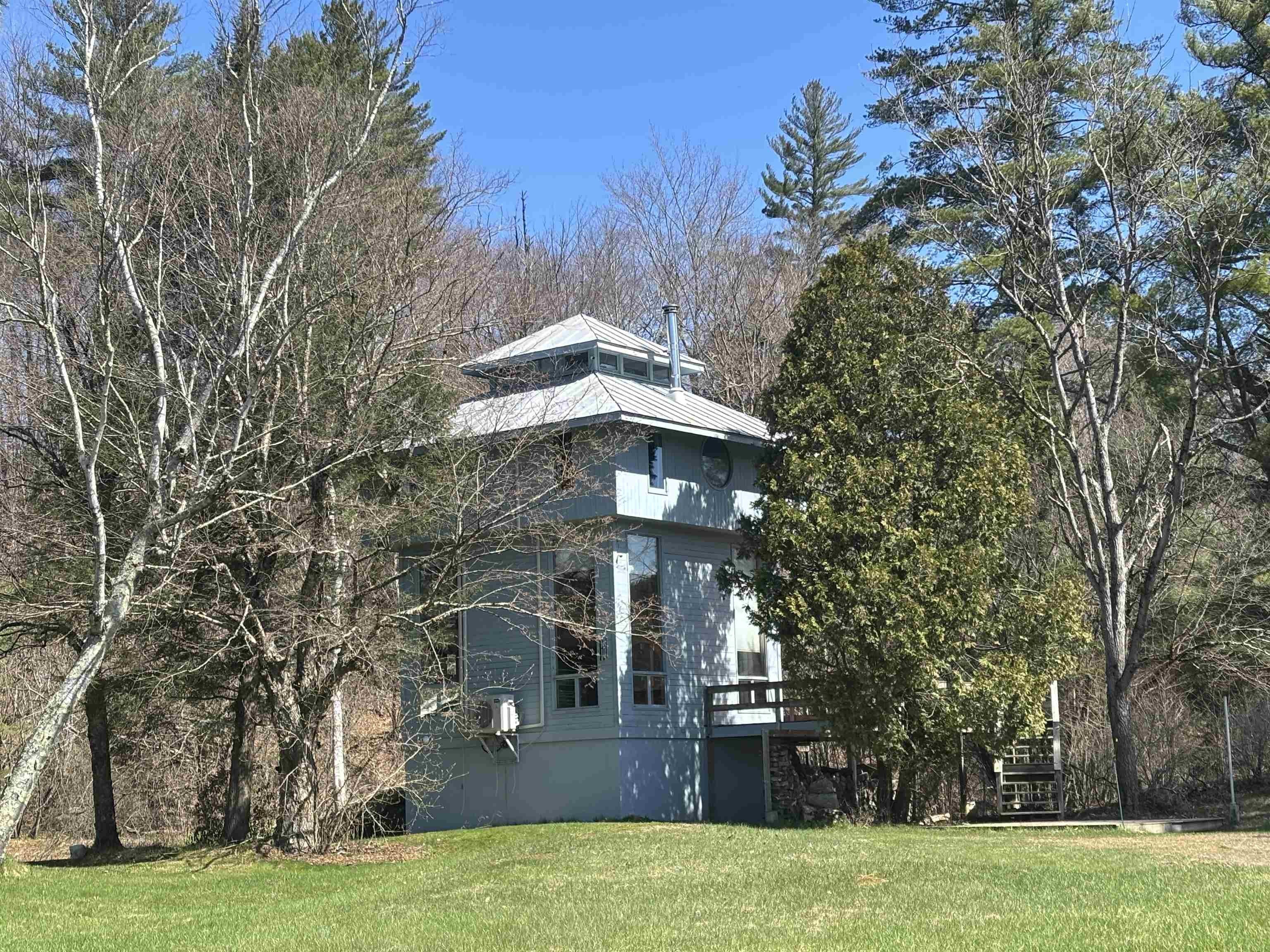 Single Family 4BR 2BA - 19 River Run Drive, Hyde Park, VT