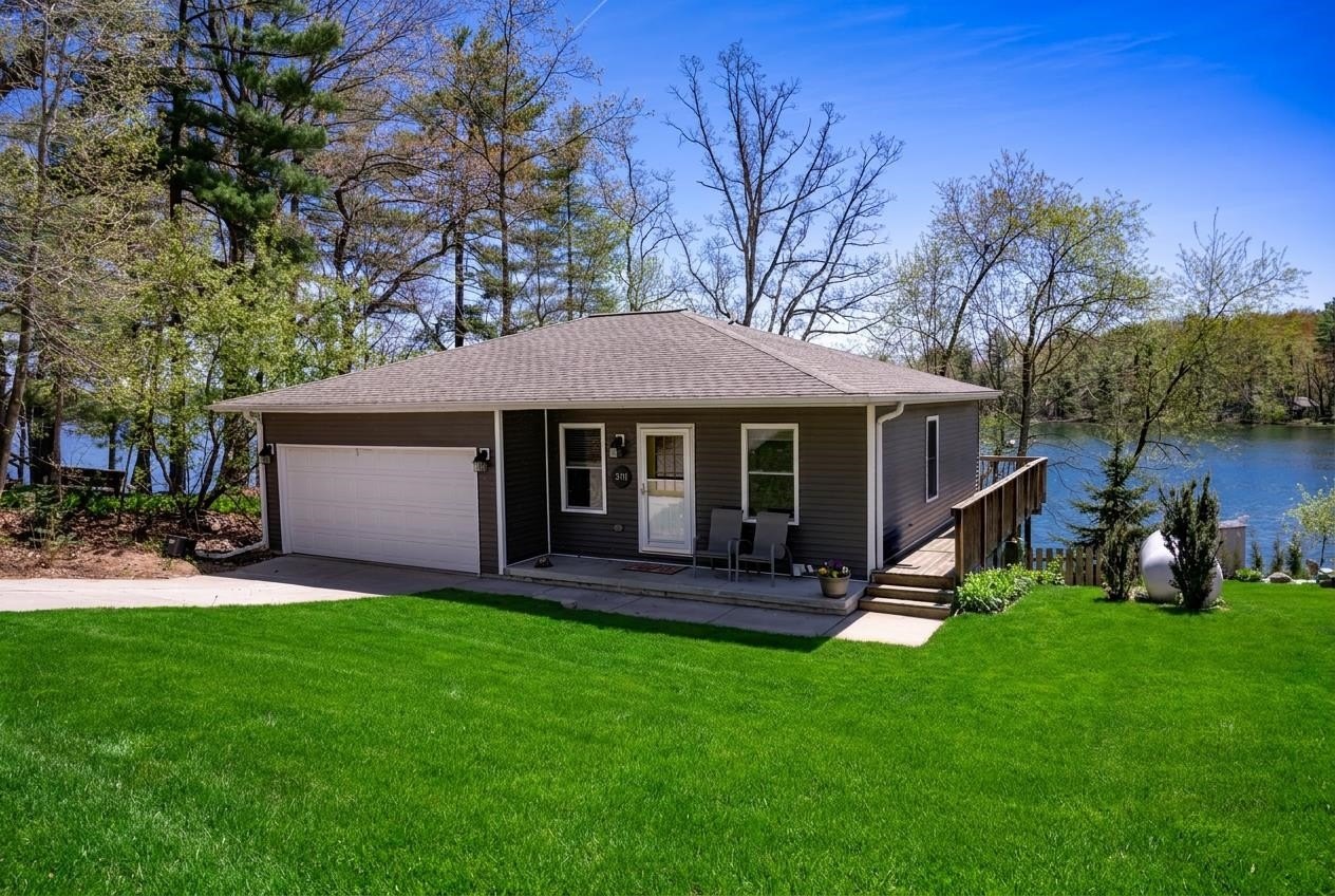 Single Family 3BR 2BA - 3111 W Lake Helen Drive, Rosholt, WI