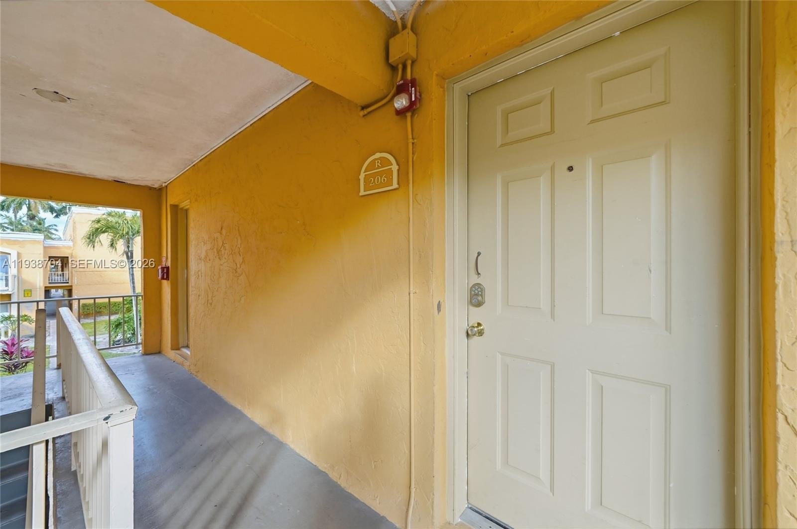 Condo 2BR 3BA - 17901 NW 68th Ave, Hialeah, FL