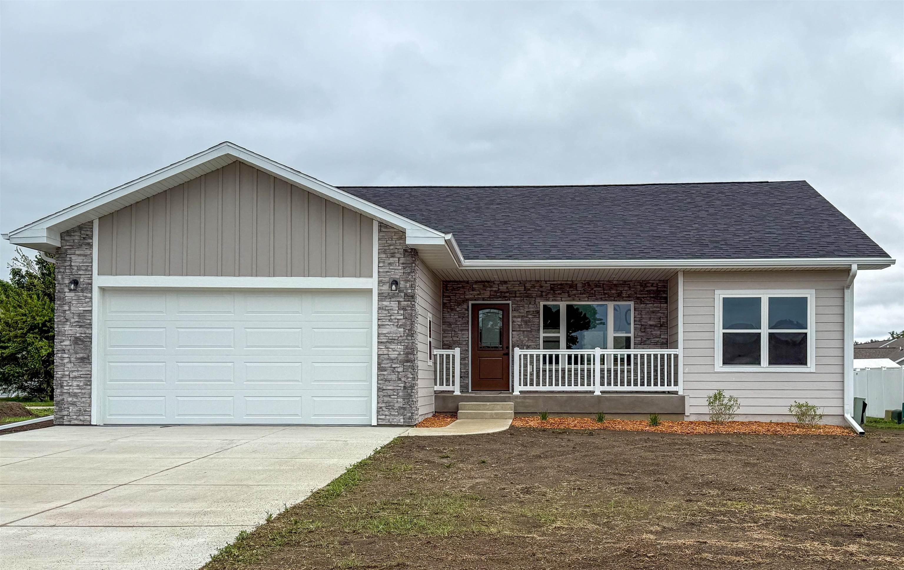 Single Family 3BR 2BA - 1016 Arbor Dr, South Sioux City, NE
