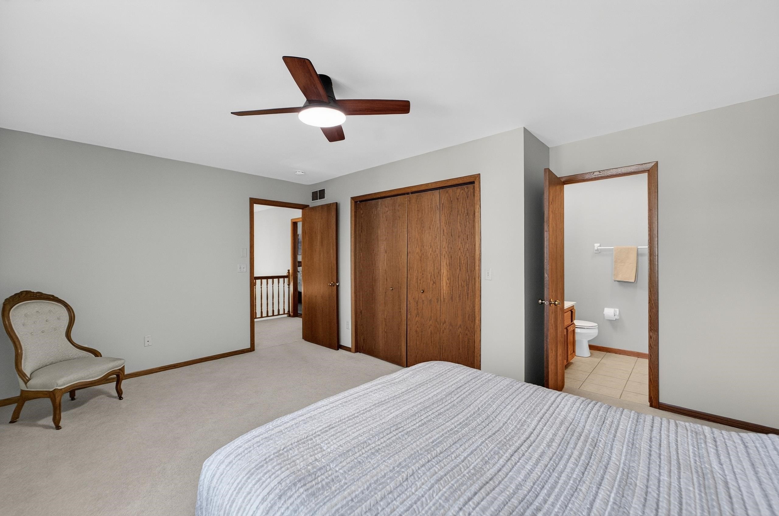 Single Family 3BR 4BA - 12 Oak Creek Trail, Madison, WI
