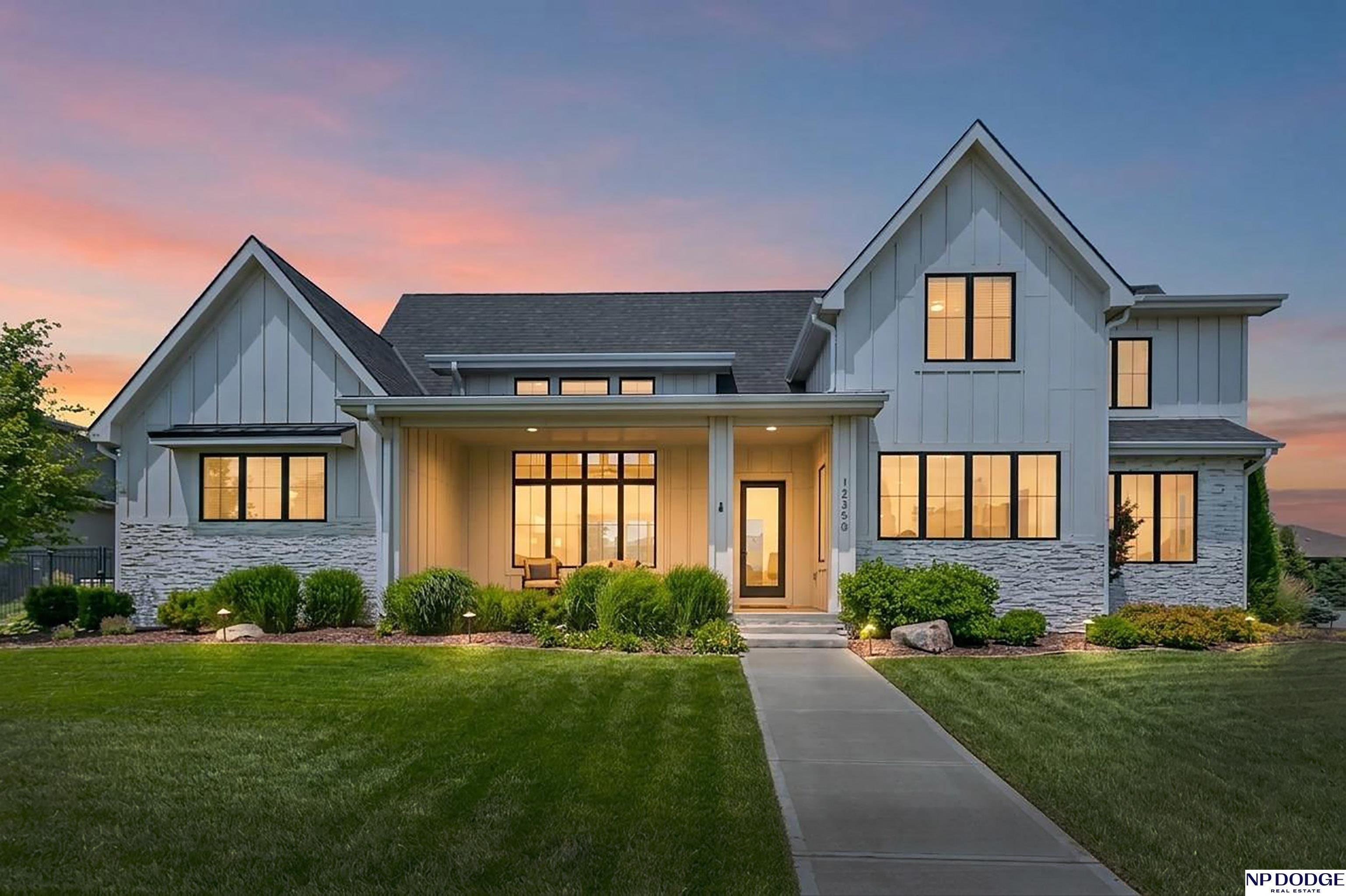 Single Family 4BR 5BA - 12350 Edward Street, Papillion, NE
