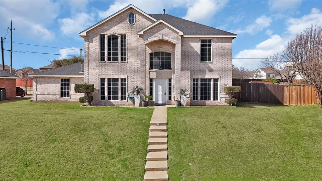 Single Family 4BR 3BA - 745 Woodridge Drive, DeSoto, TX
