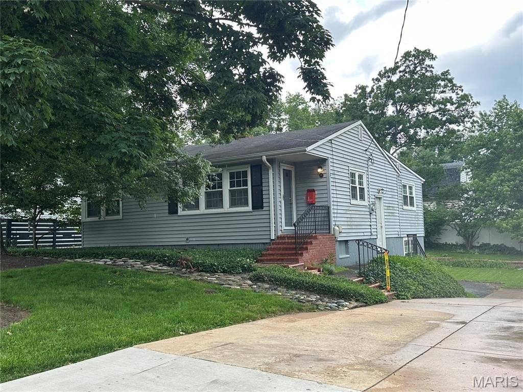 Single Family 4BR 2BA - 961 Evans Avenue, Kirkwood, MO