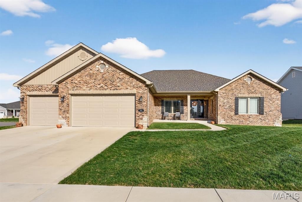 Single Family 4BR 2BA - 1300 Renwick Way Court, O'Fallon, IL