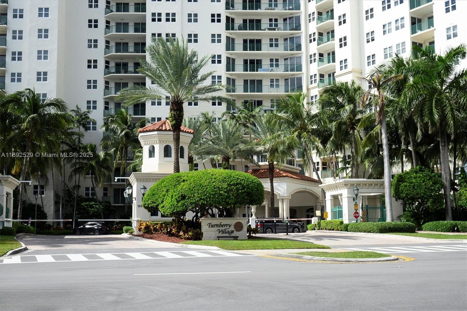 Condo 2BR 2BA - 20000 E Country Club Dr, Aventura, FL