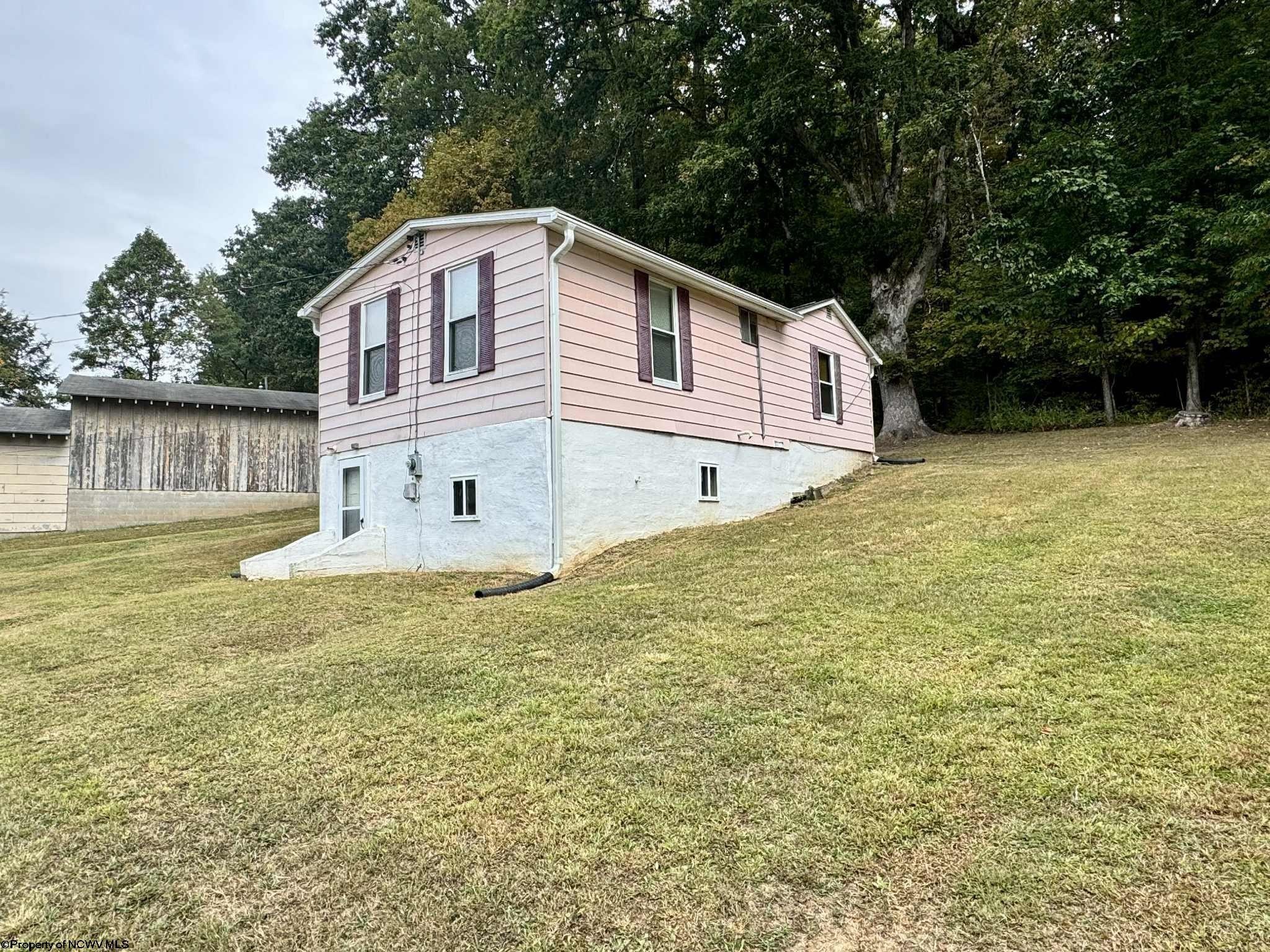 Single Family 2BR 1BA - 133 Sisler Street, Kingwood, WV