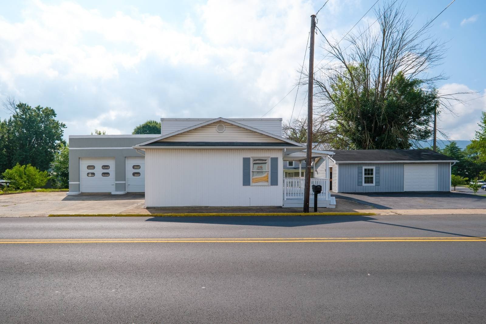 Single Family 4BR 2BA - 9604 South Congress Street, New Market, VA, VA