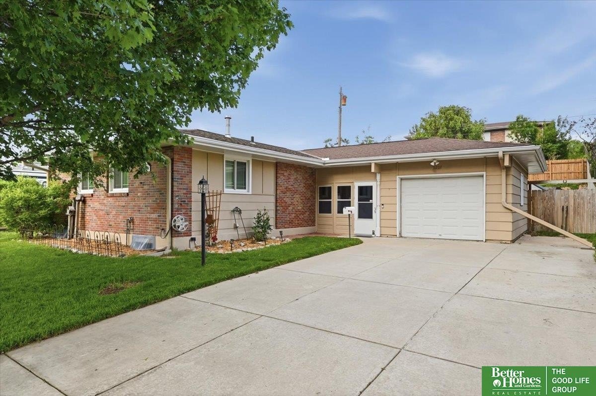 Single Family 3BR 2BA - 5207 N 85 Street, Omaha, NE