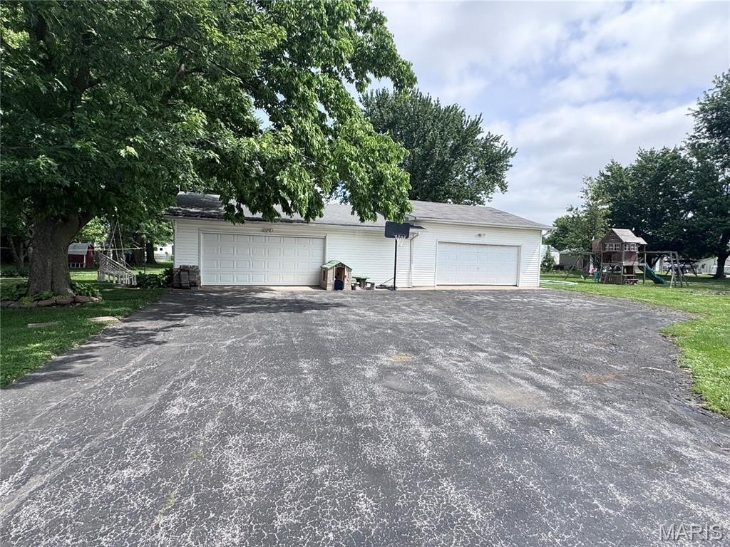 Single Family 4BR 2BA - 311 W Osterhout, Center, MO