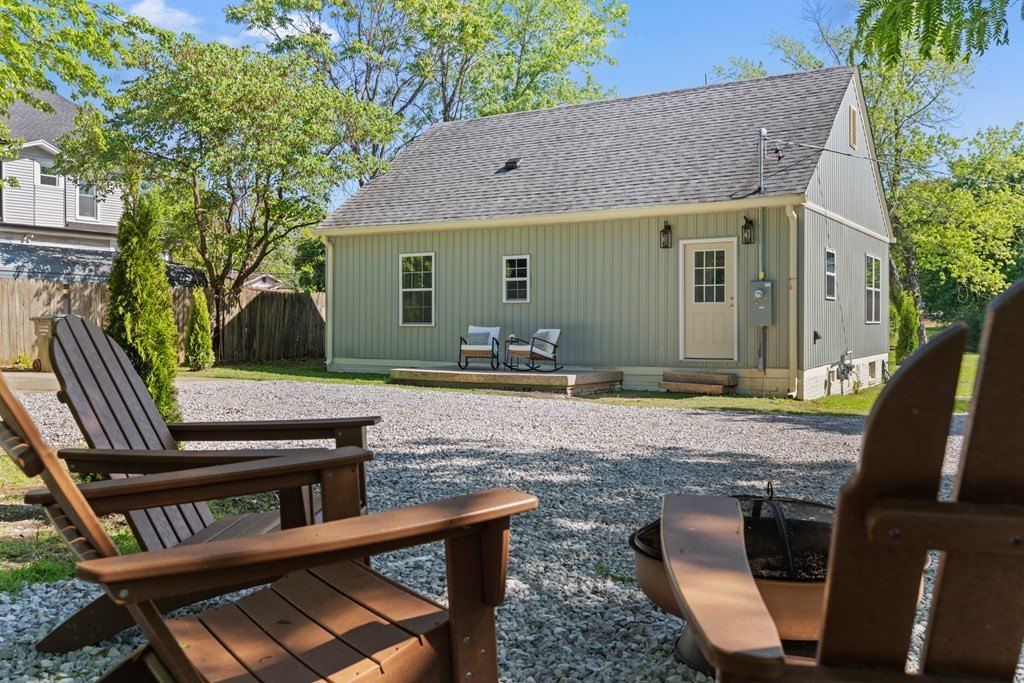 Single Family 2BR 2BA - 233 W Arch St, Madisonville, KY