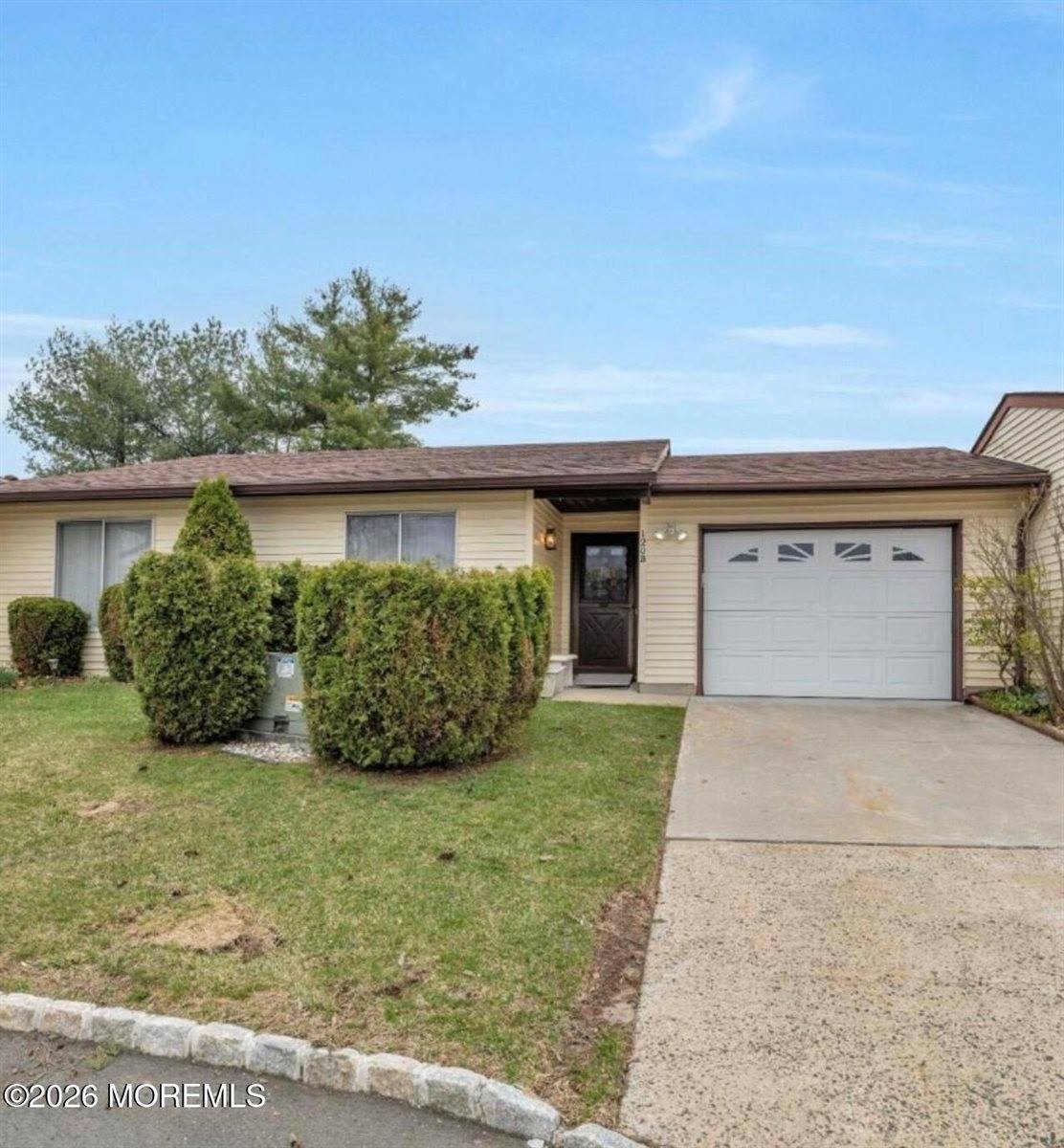 Other 2BR 2BA - 120B Ironwood Plaza, Monroe, NJ