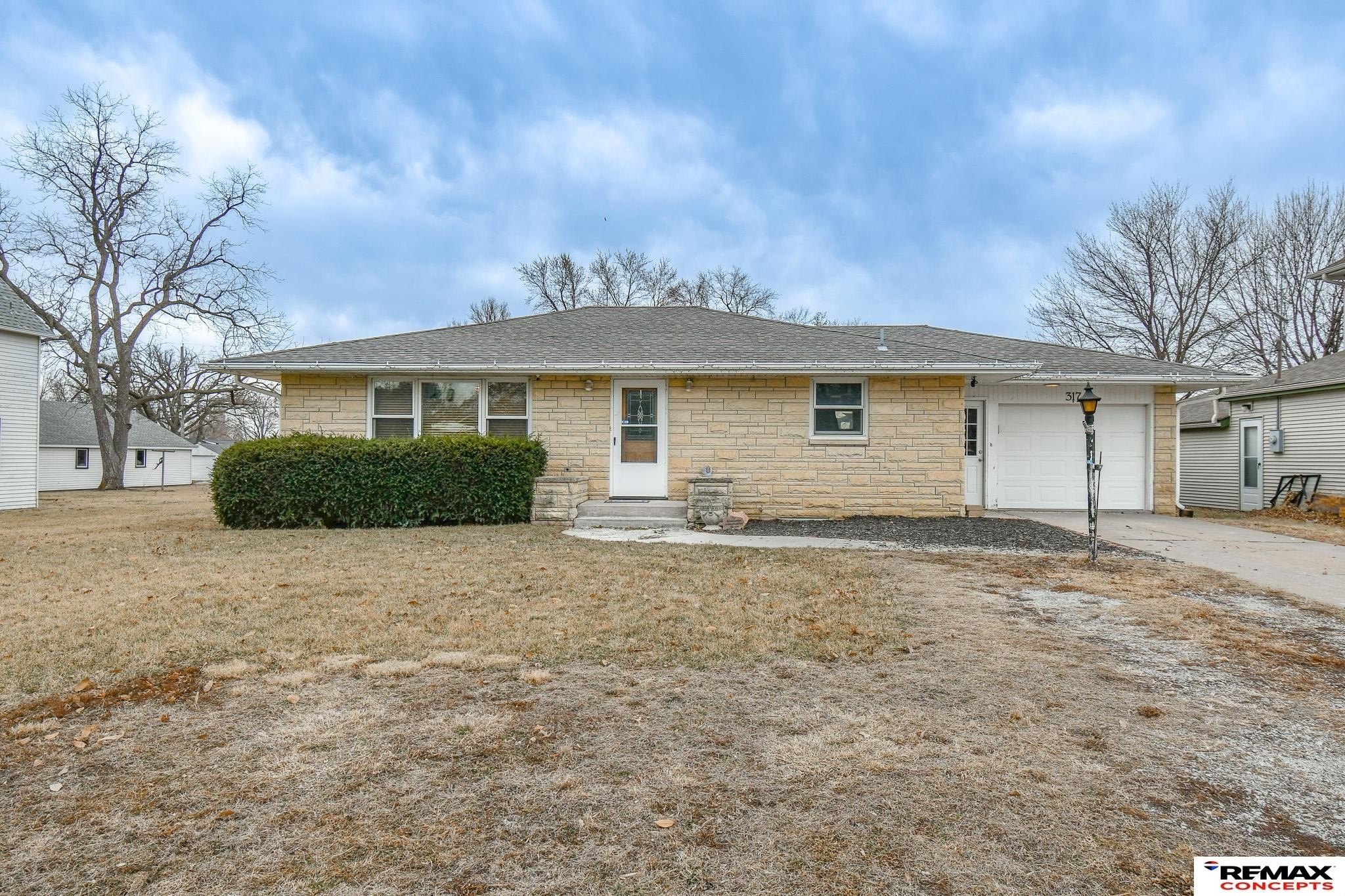 Single Family 2BR 3BA - 317 W E Street, Elmwood, NE