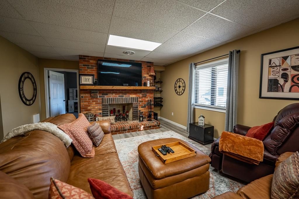 Single Family 4BR 3BA - 94 Applewood Drive, Chillicothe, OH