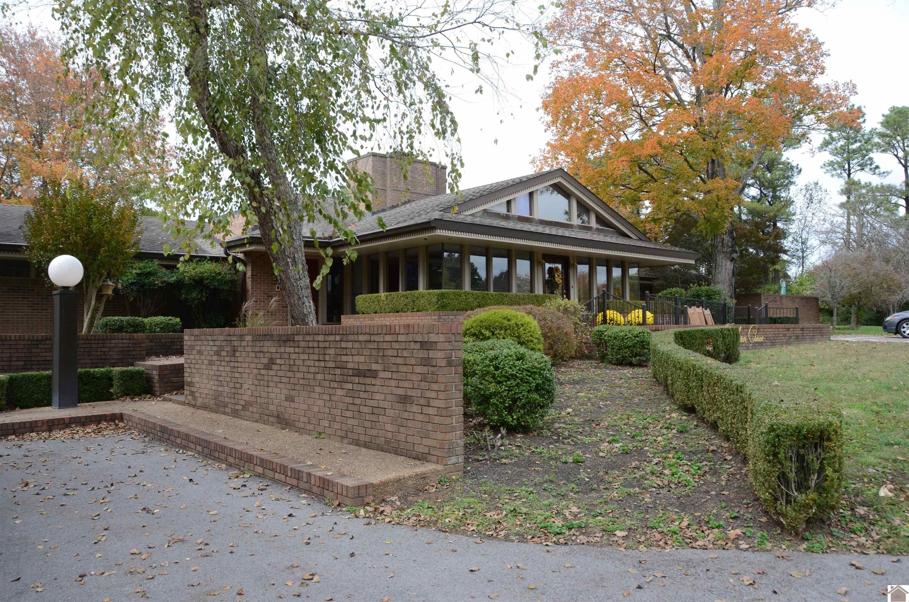 549 Robertson Rd South  