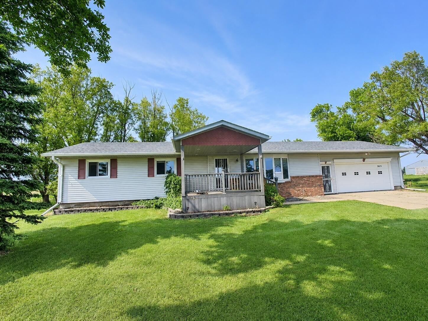 Single Family 4BR 3BA - 3615 E Melgaard Road, Aberdeen, SD