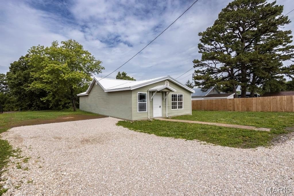 Single Family 3BR 2BA - 322 S Commercial Street, Crocker, MO