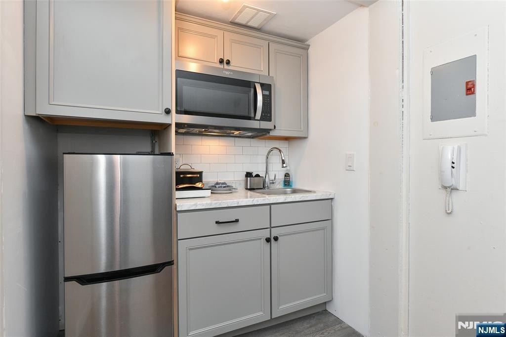 Co-op 1BA - 3020-3030 Edwin Avenue 5 H, Fort Lee, NJ