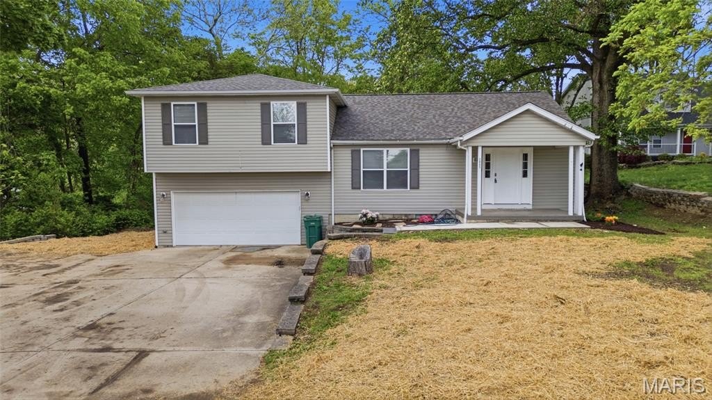 Single Family 4BR 3BA - 2005 Lebanon Avenue, Belleville, IL