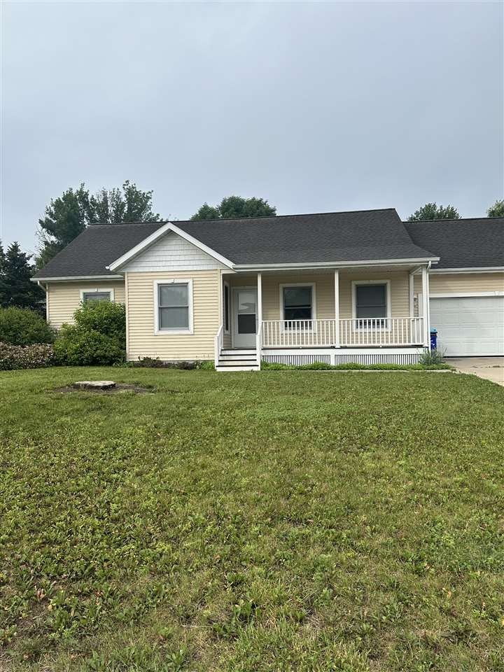Single Family 3BR 1BA - 349 Aaron Ct SW, Swisher, IA