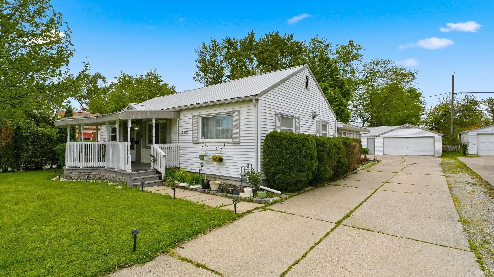 Single Family 4BR 2BA - 5525 Fairfield Avenue, Fort Wayne, IN