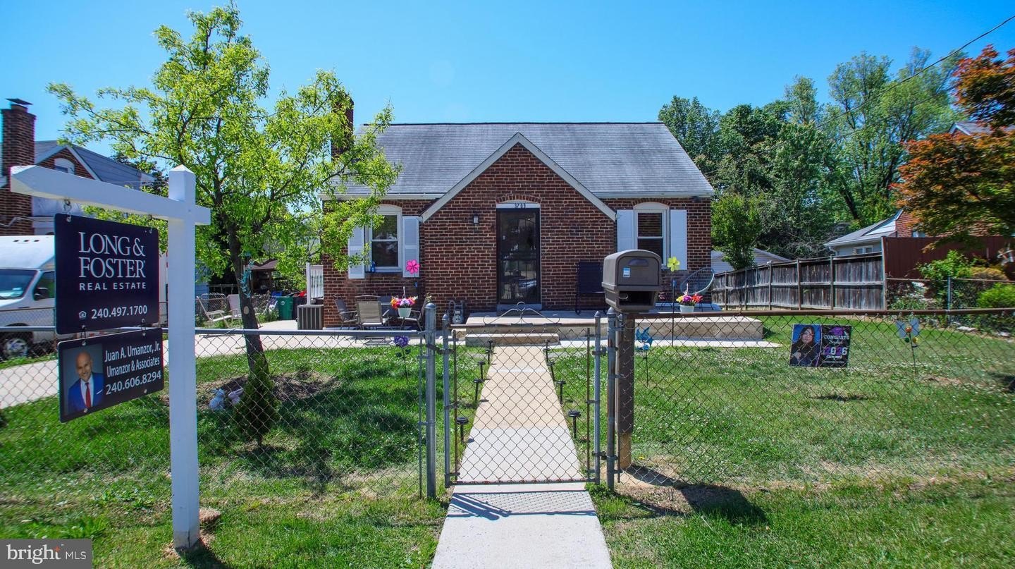Single Family 3BR 2BA - 3709 KENNEDY PL, HYATTSVILLE, MD