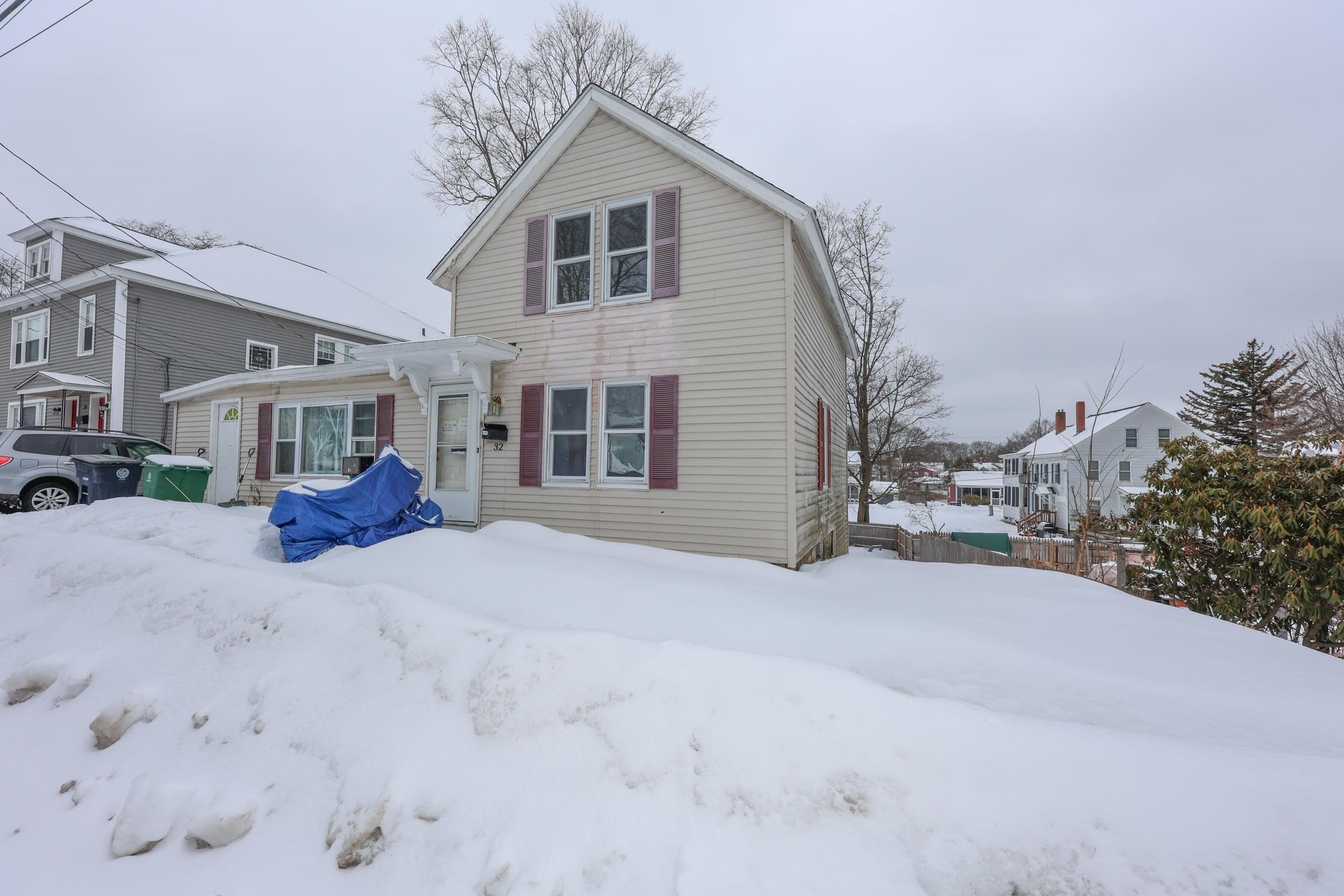 Single Family 4BR 1BA - 32 Norton Street, Nashua, NH