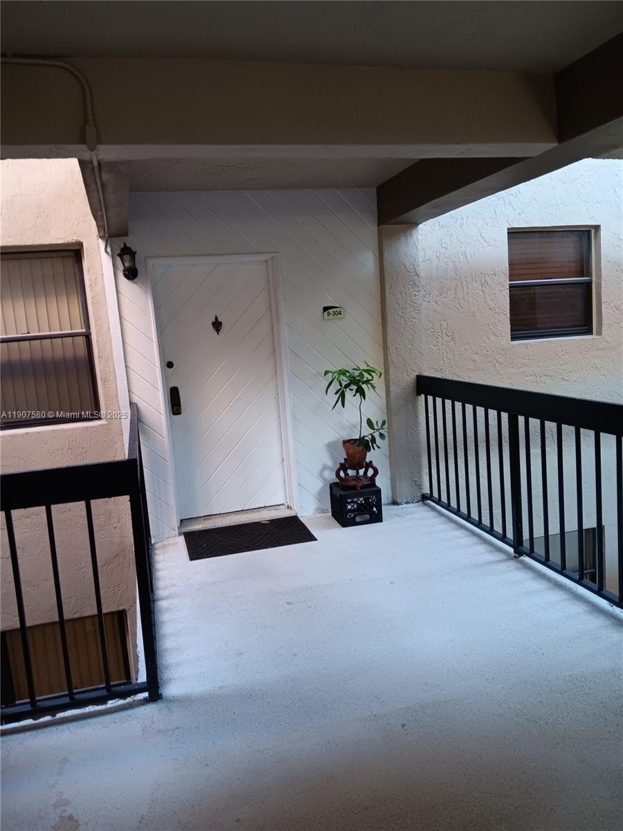 Condo 2BR 2BA - 461 Ives Dairy Rd, Miami, FL
