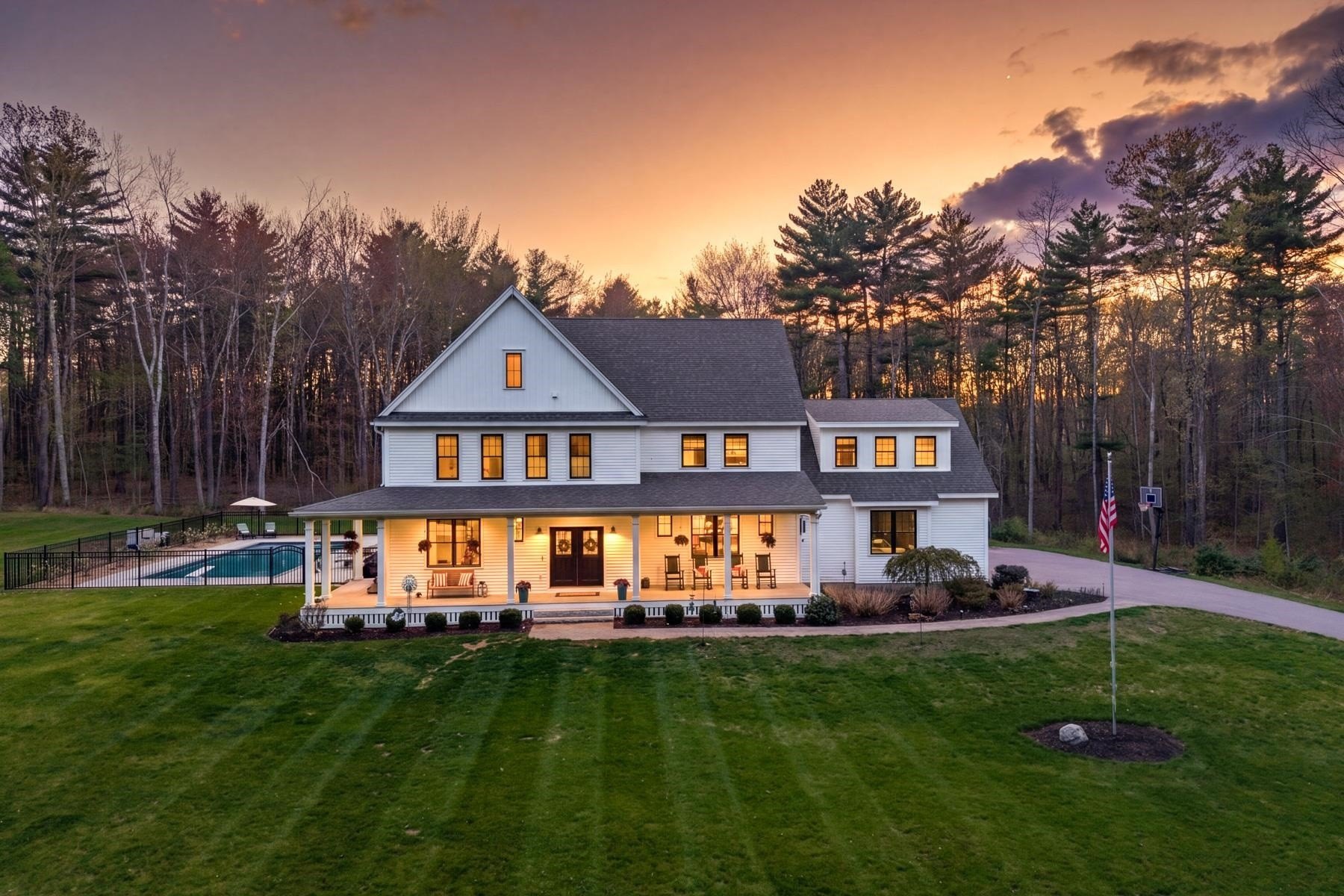 Single Family 4BR 4BA - 14 Wiggin Way, Stratham, NH