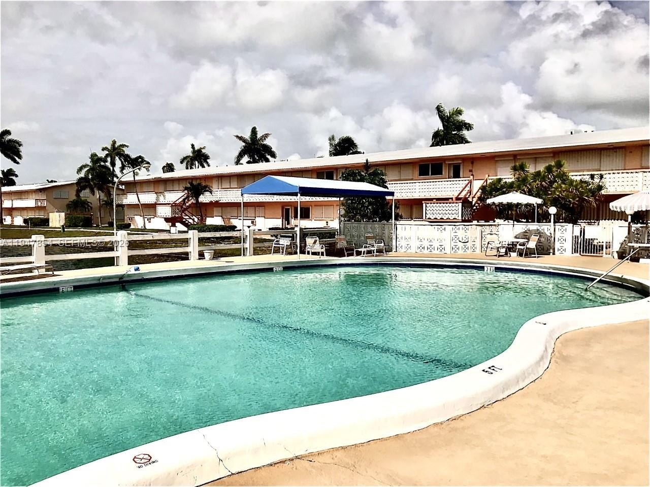 Co-op 1BR 1BA - 900 SW 11th Ave, Hallandale Beach, FL