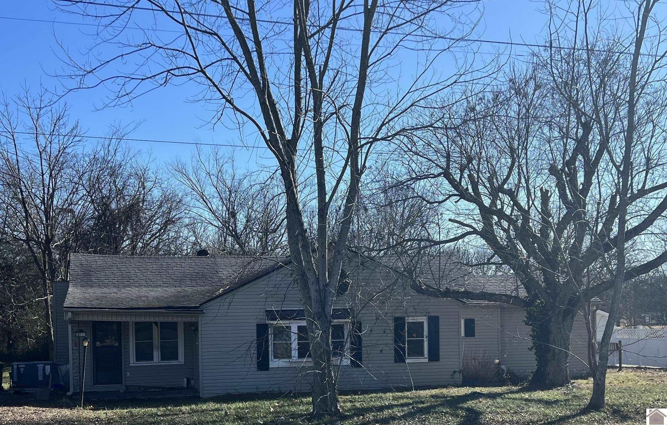 Single Family 3BR 2BA - 2511 Mayfield Highway, Benton, KY