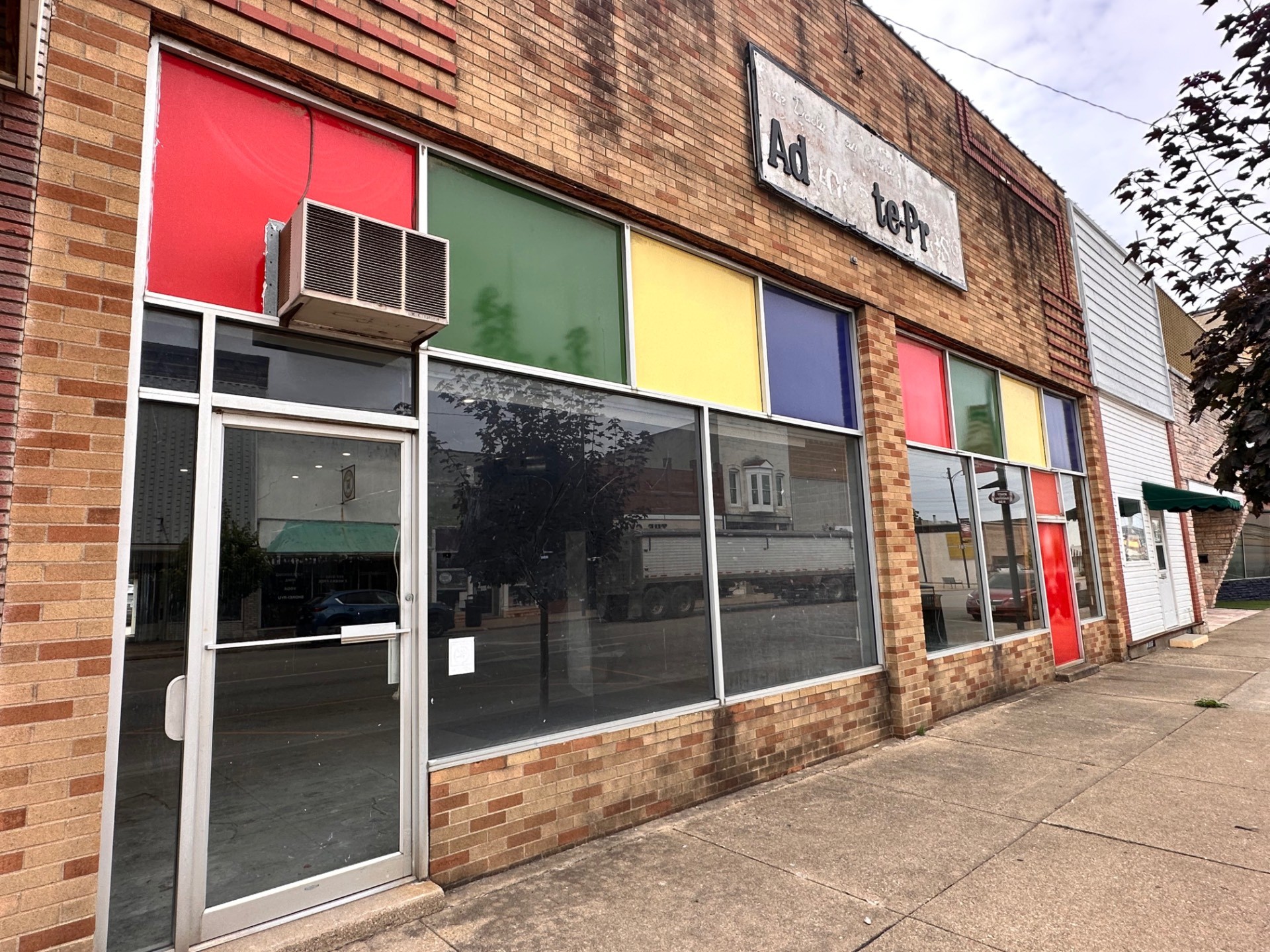105 119 W North Ave  