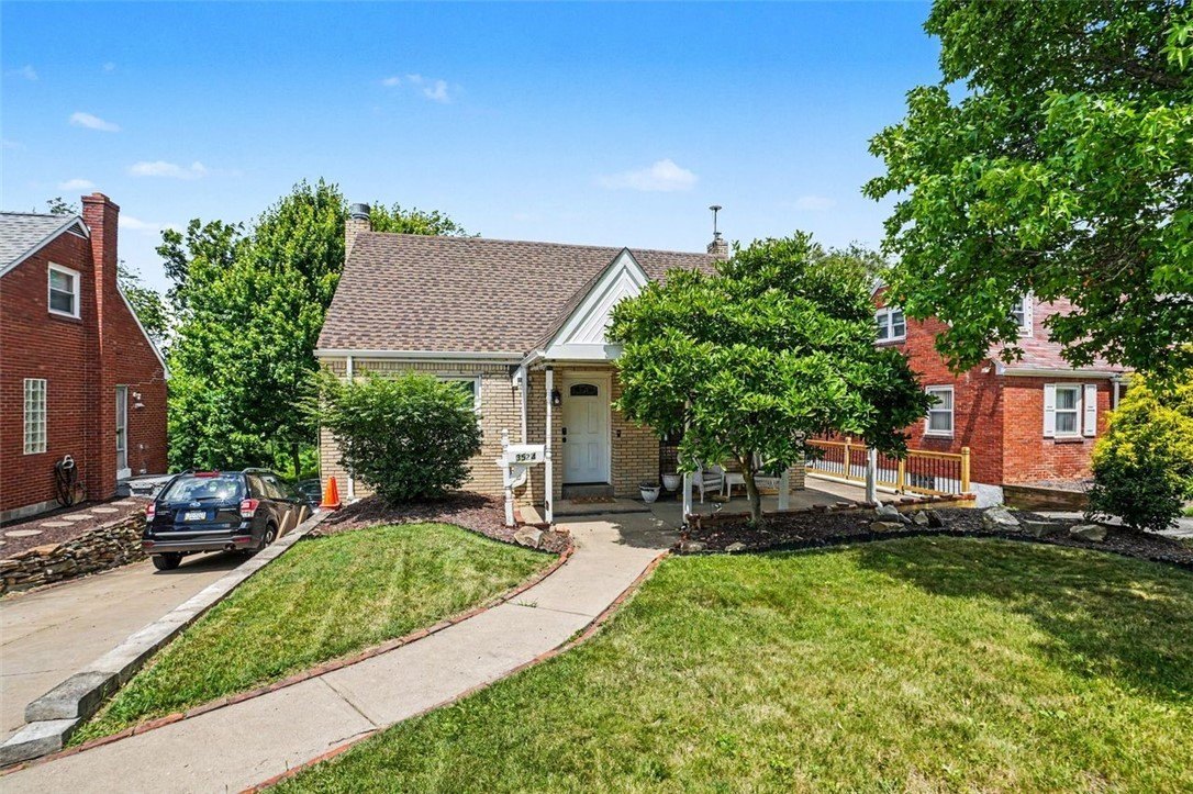 Single Family 3BR 2BA - 3524 Middleboro Rd, Castle Shannon, PA
