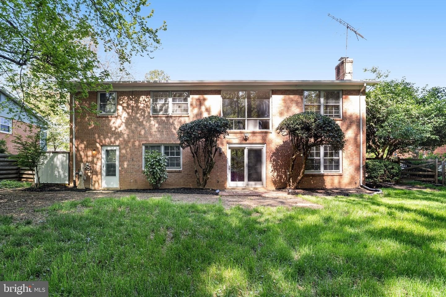 Single Family 5BR 3BA - 10115 BLUE COAT DR, FAIRFAX, VA