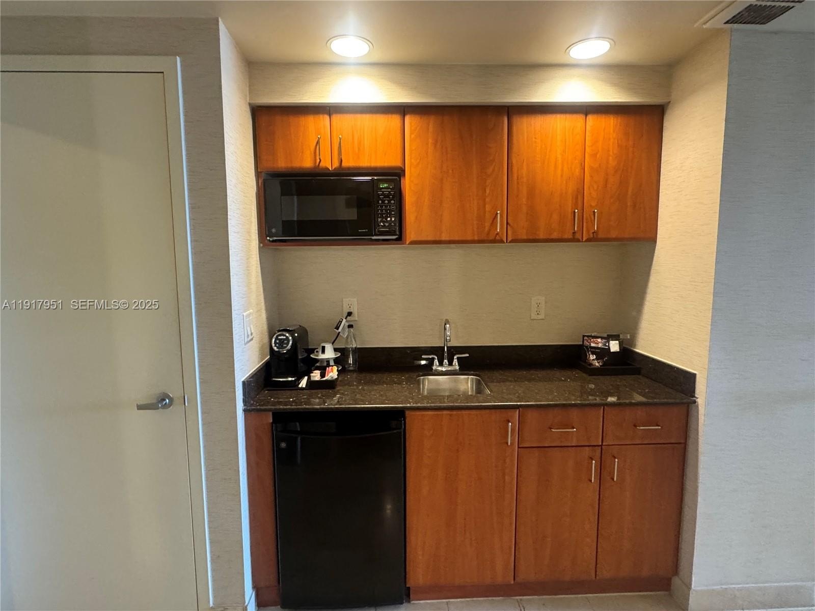 Condo 1BA - 18001 Collins ave, Sunny Isles Beach, FL