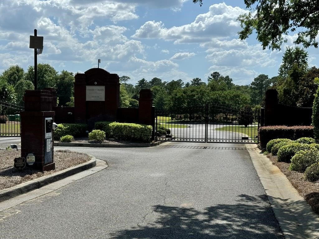Single Family - 4430 Robert Drive, Valdosta, GA